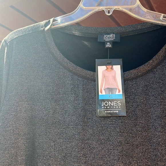 NWT size XL Jones Jew York Signature top with cross over hem. - Picture 7 of 8